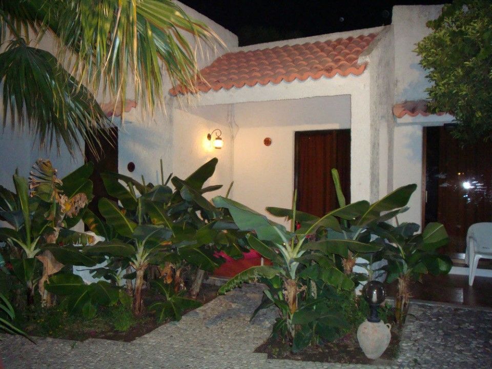 Oasis Hotel Bungalows Afandou Rhodes Екстериор снимка